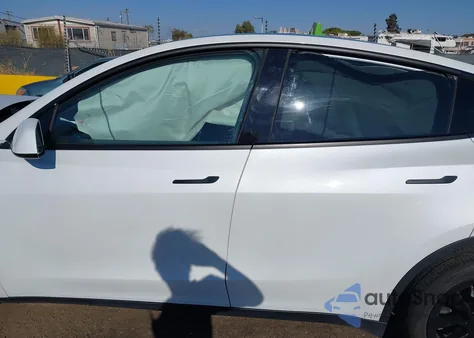 2022 Tesla Model Y Long Range Dual Motor All-Wheel Drive z USA, uszkodzony, nr VIN 7SAYGDEE8NF363362